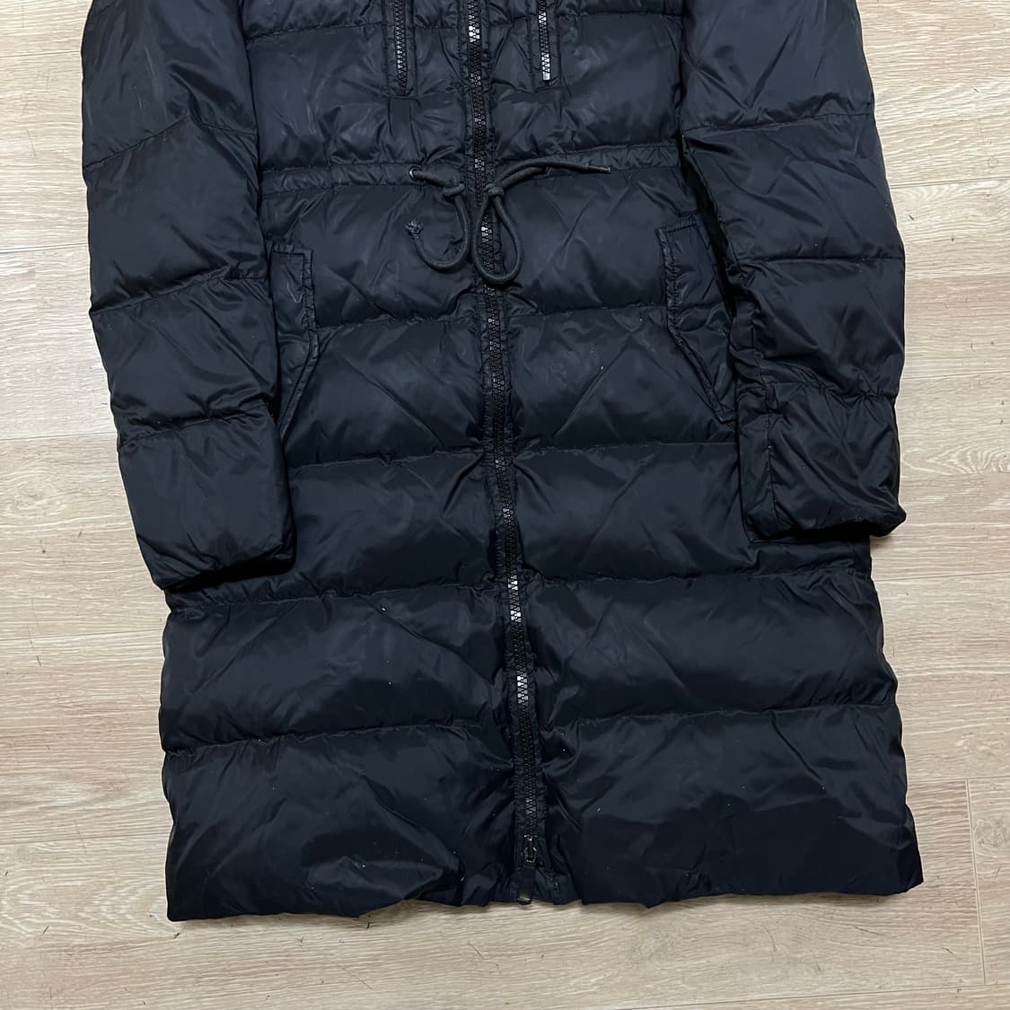 디젤 여성 소가죽 배색 와펜 하이넥 롱패딩 점퍼 [블랙] L/100 상품이미지3