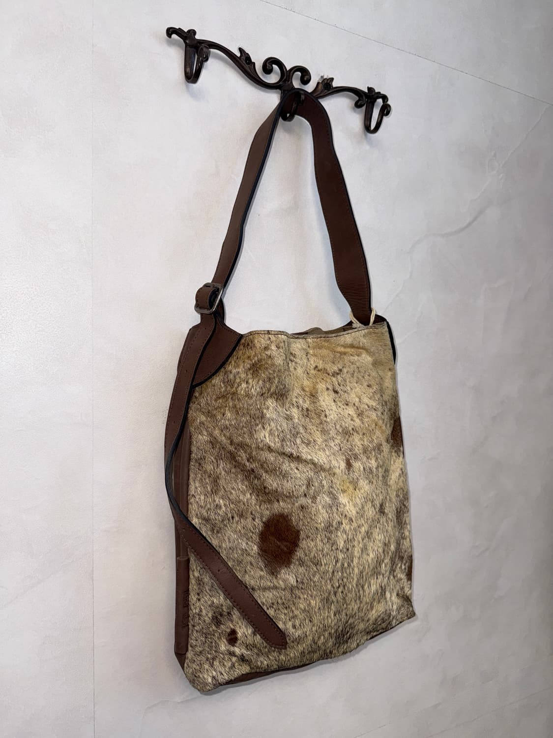 Brown cow skin calf fur shoulder bag 상품이미지2