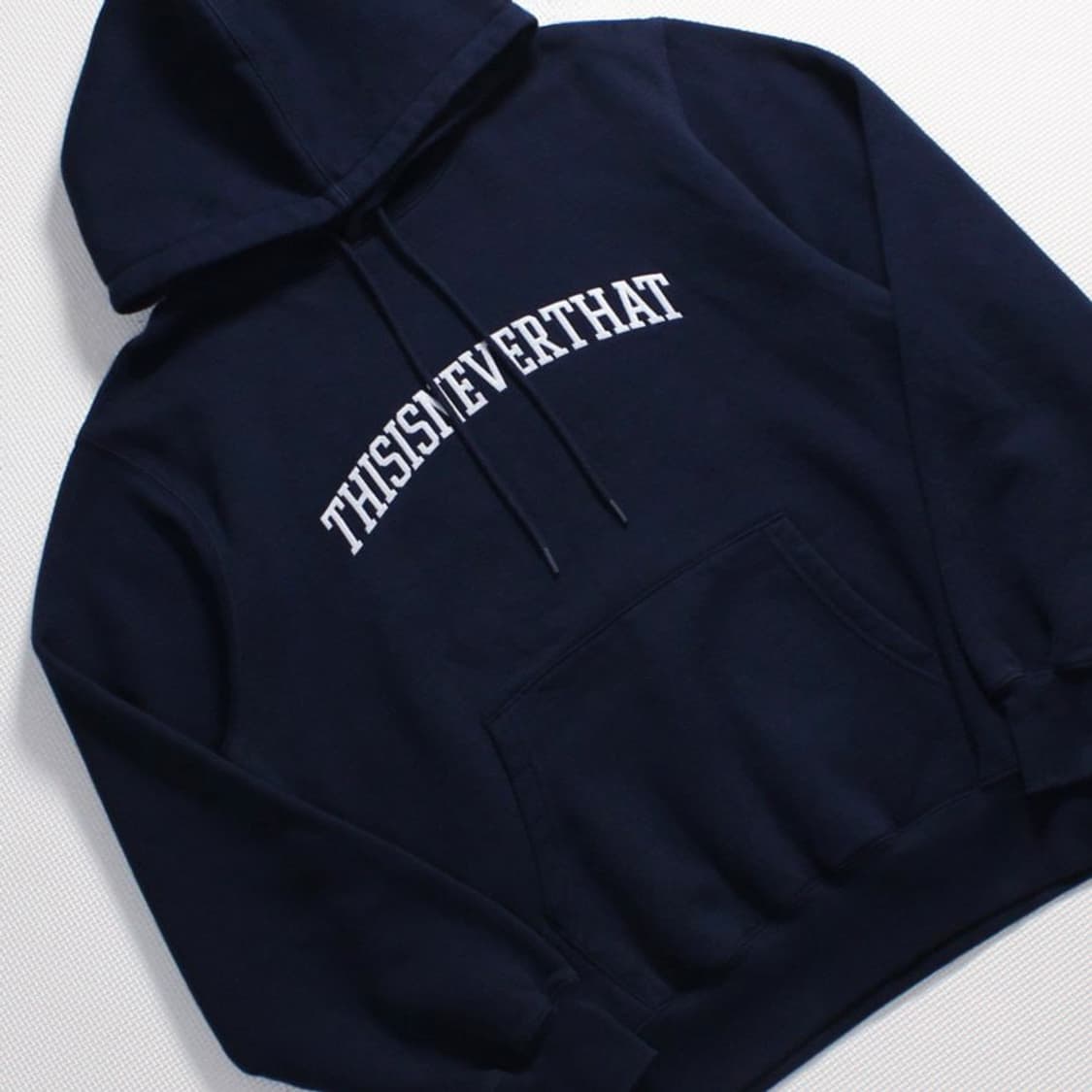 thisisneverthat® 디네뎃 네이비 기모 후드티 상품이미지2