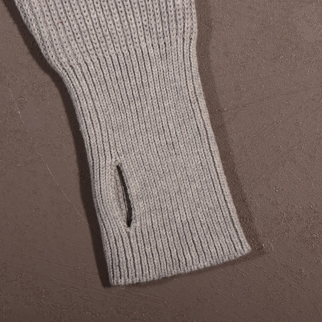 디젤 와펜 로고 스웨터 상품이미지4