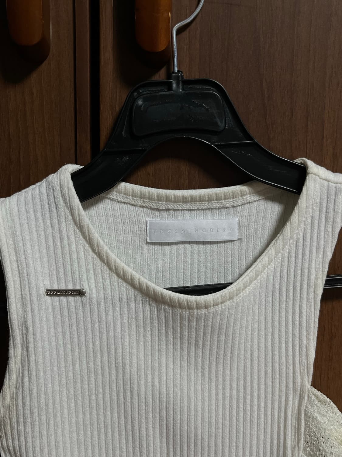 트리밍버드 언밸런스 셔링 슬리브리스 상품이미지4