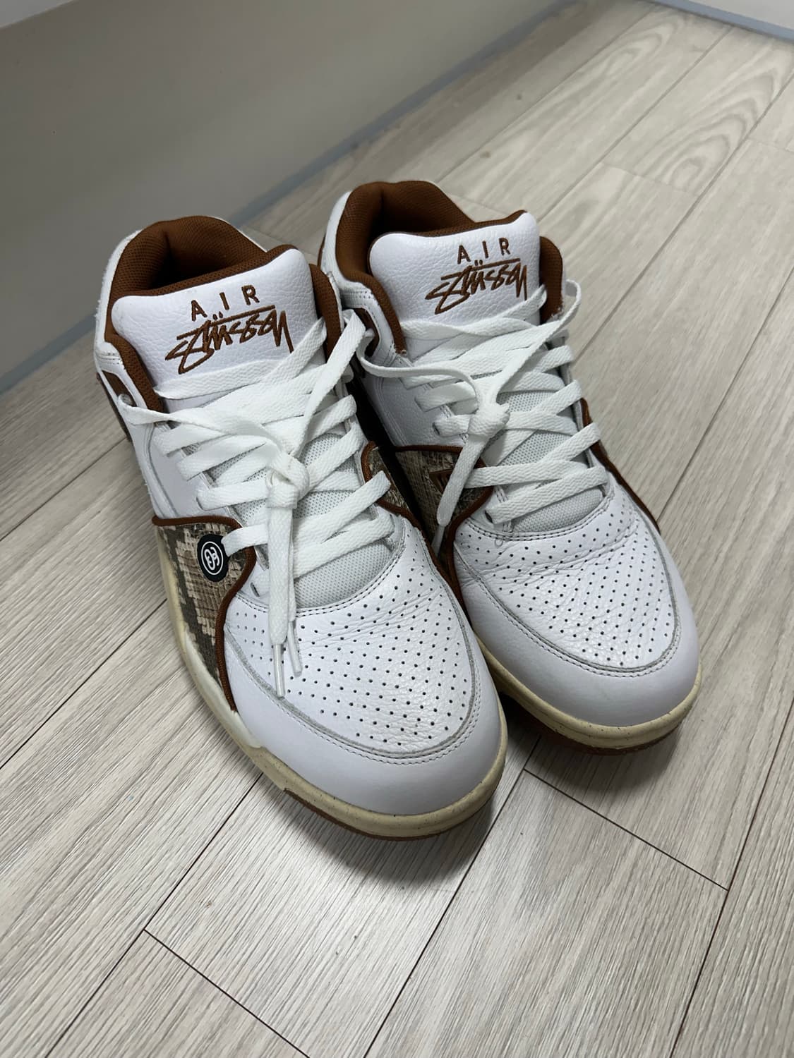 나이키 x 스투시 에어 플라이트 89 로우 화이트 앤 피칸 상품이미지1