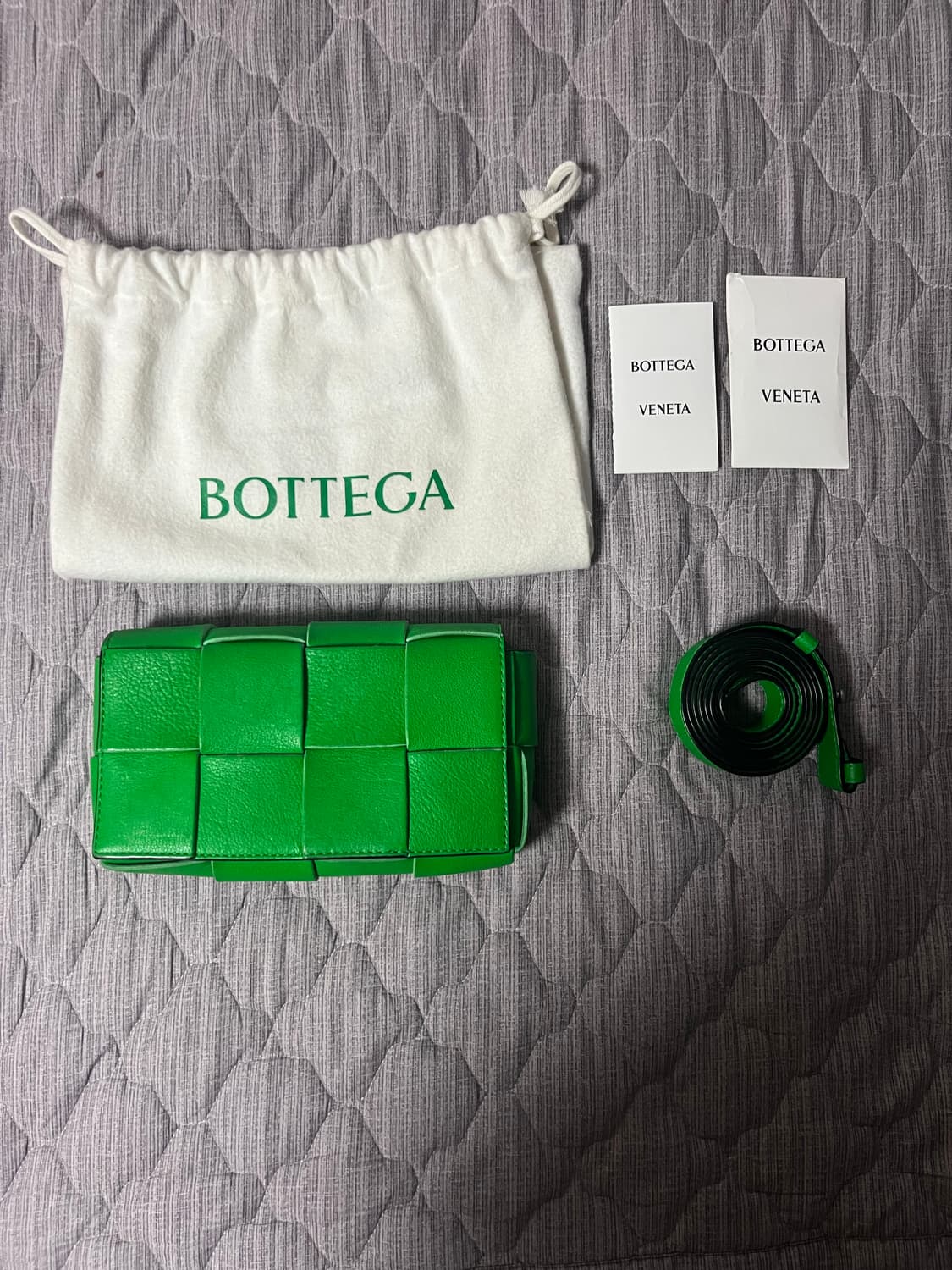 보테가베네타 램스킨 그린 레더 벨트 카세트백 상품이미지1