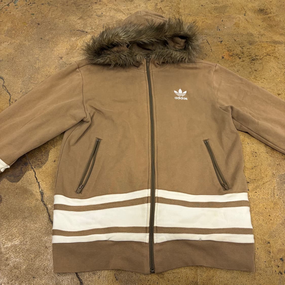아디다스 브라운 털 울프 후드집업 100 상품이미지3