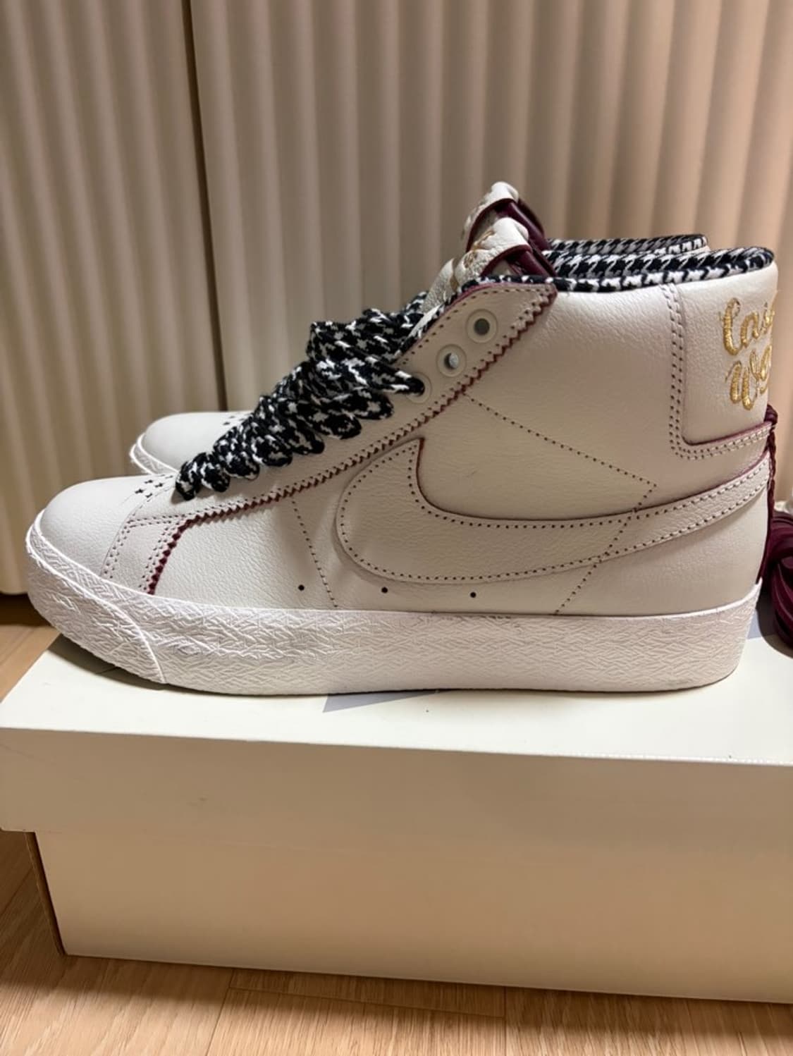 나이키x웰컴 스케이트보딩 SB 줌 블레이저 미드 상품이미지3