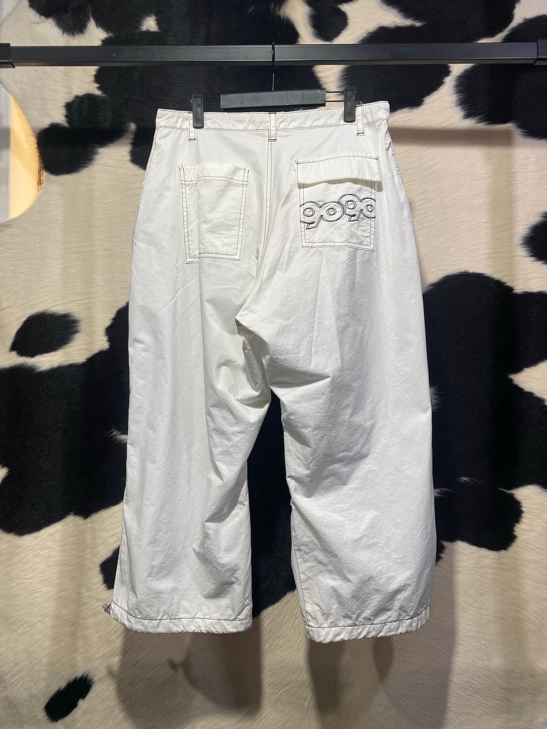 9090 백포켓 자수 디테일 나일론 핀턱 팬츠 상품이미지6