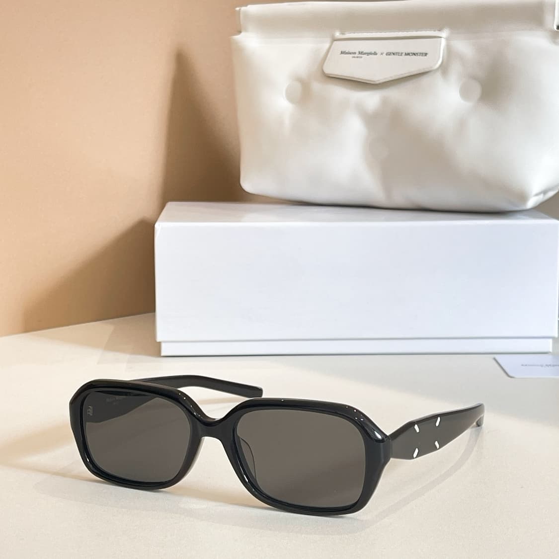 젠틀 몬스터 x 메종 마르지엘라  블랙 그레이 상품이미지1