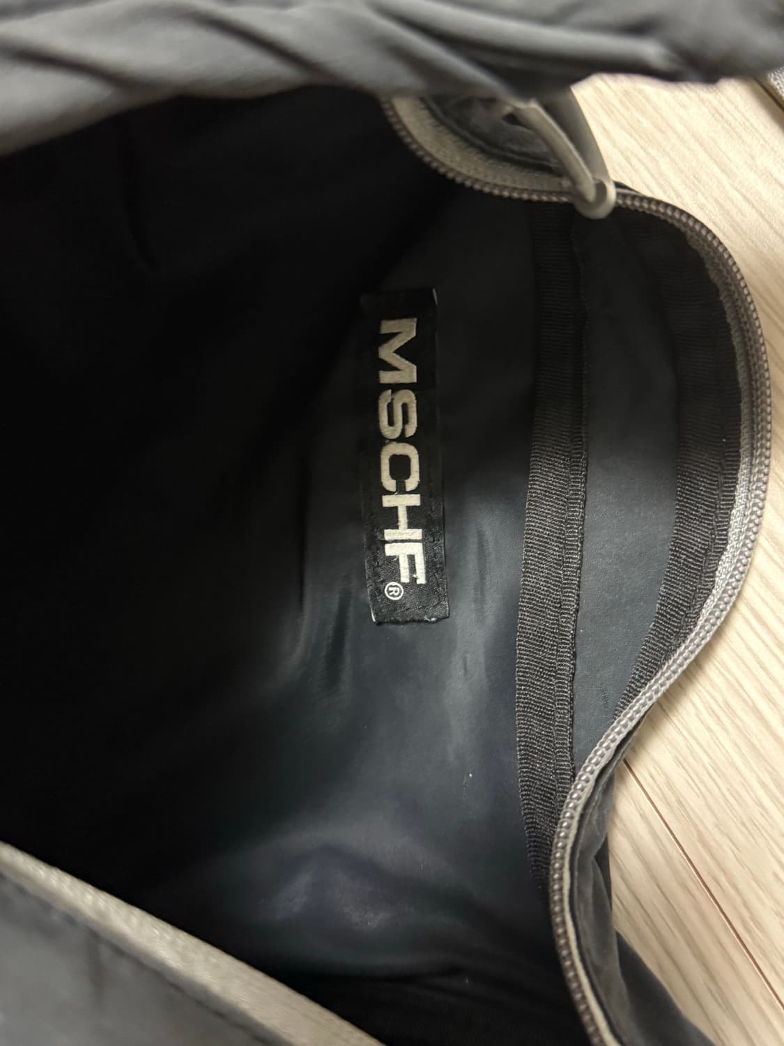 미스치프 롬버스 크로스백 블랙 상품이미지7