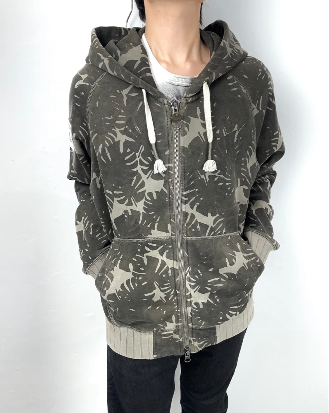 Armani Jeans Hidden Jungle Zip-Up Hoodie 상품이미지2