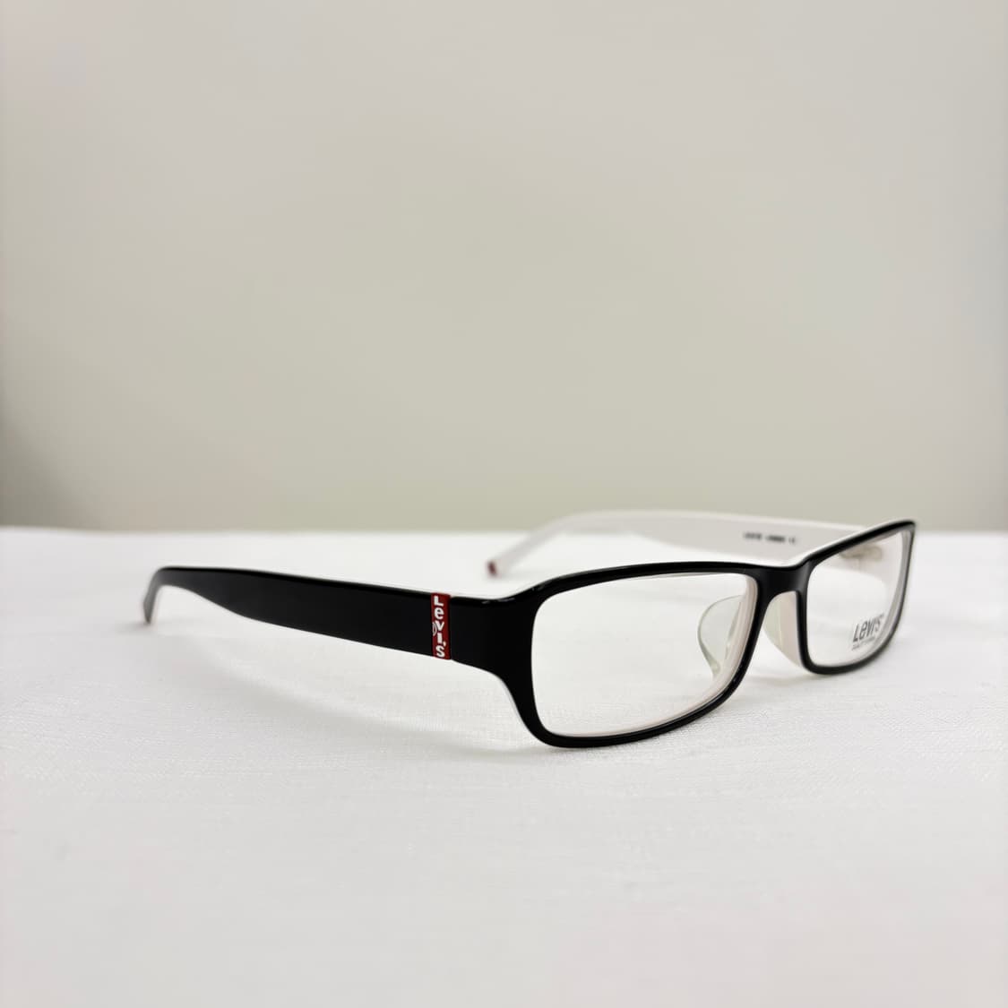 LEVI'S 리바이스 블랙화이트 빈티지 뿔테 상품이미지3
