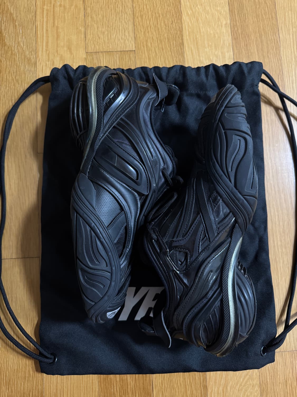 발렌시아가 타이렉스 올블랙 43 팝니다 상품이미지2