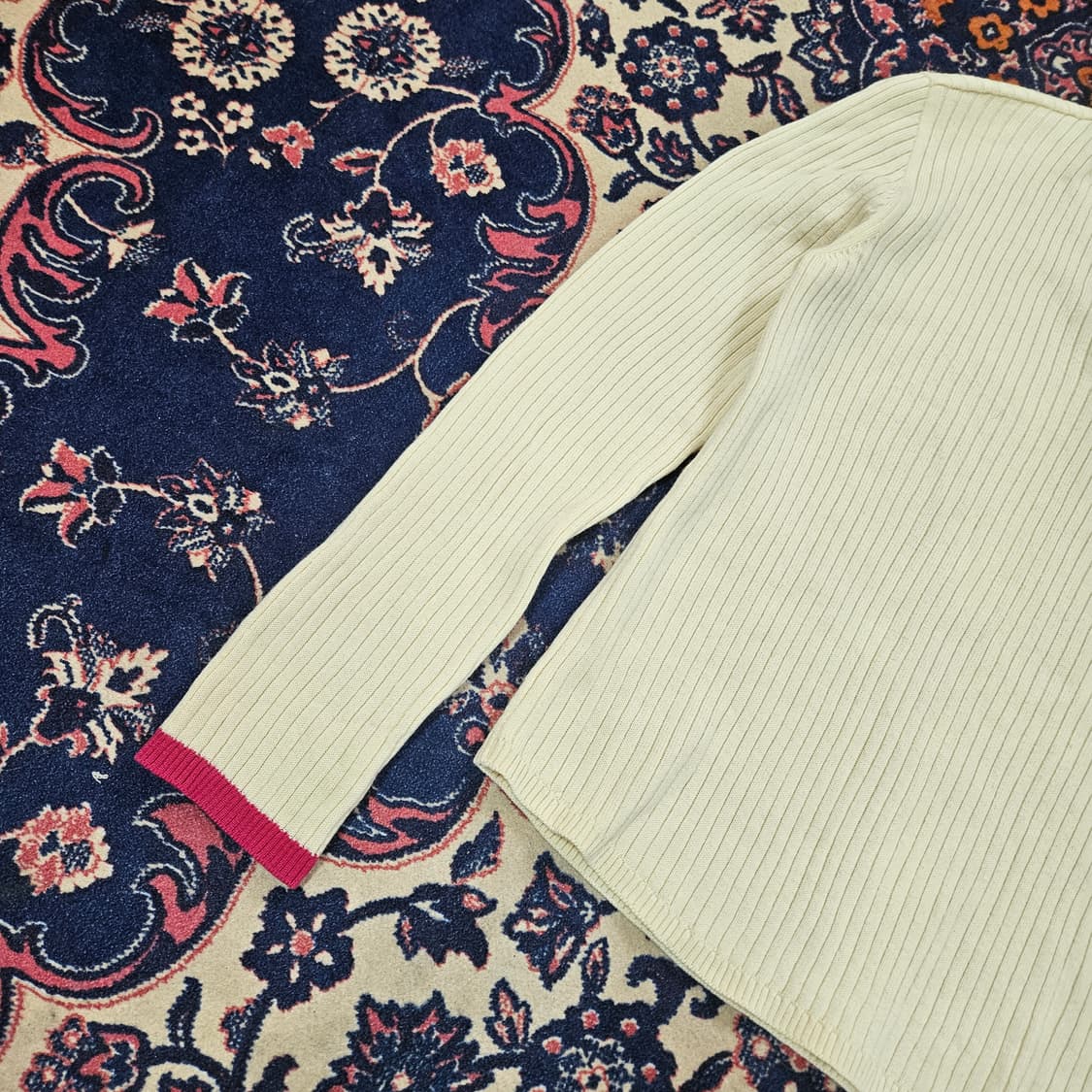 라코스테(Lacoste) 핑크 라인 버튼 넥 니트 95 상품이미지3