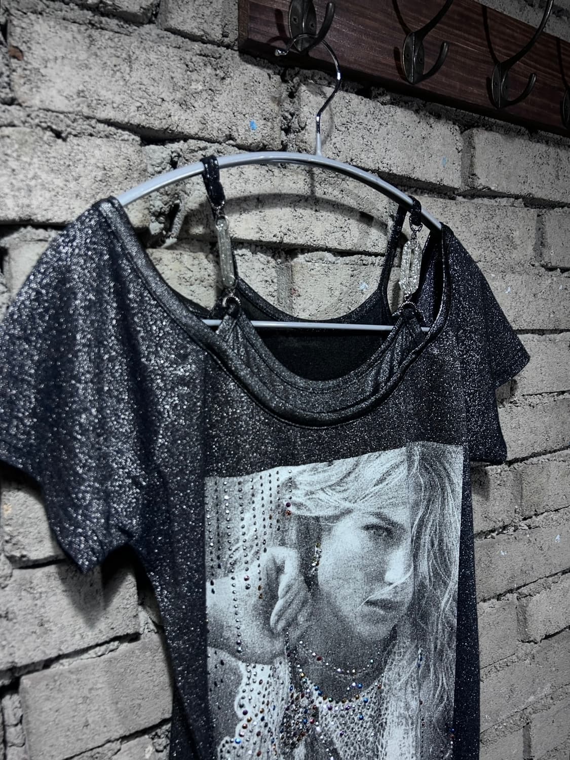 Glitter Graphic Rhinestone Top 상품이미지6