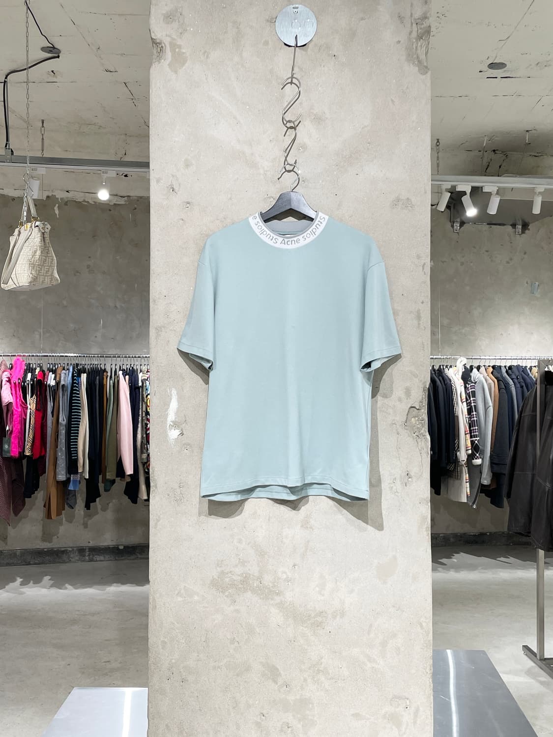 아크네 스튜디오 민트 나비드 넥 로고 하프티 상품이미지1