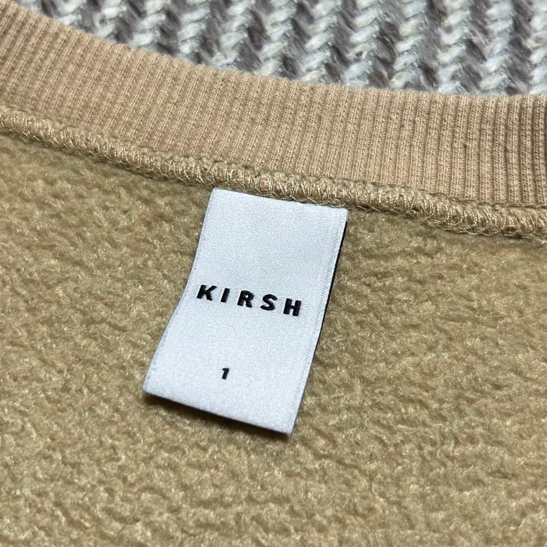 [L] Kirsh 키르시 베이지 빅체리 맨투맨 상품이미지4