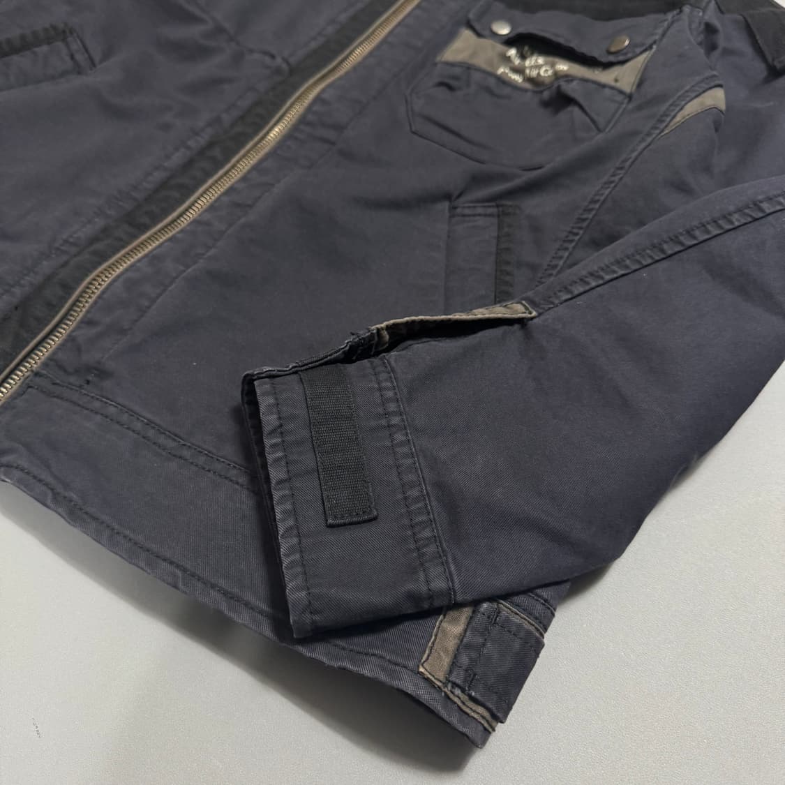 아비렉스(AVIREX) 다크네이비 코튼 스텐실 레터링 하이넥 블루종 자켓 상품이미지5