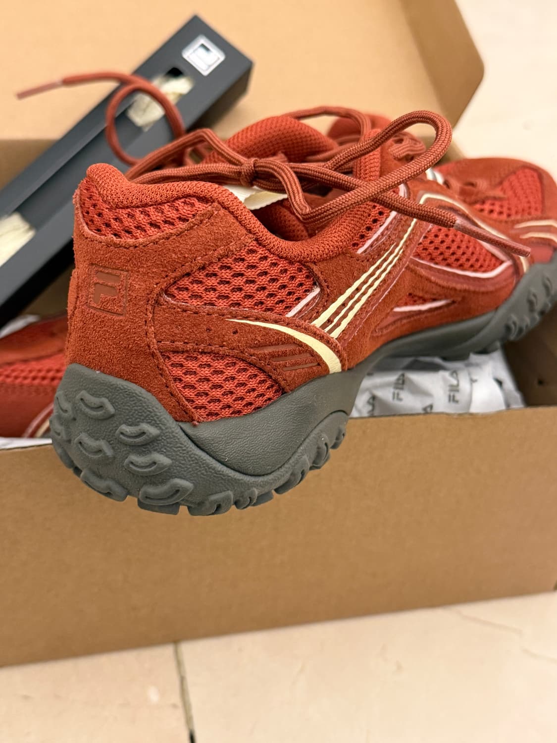 휠라 에샤페 LX 브라운오렌지 235  상품이미지3