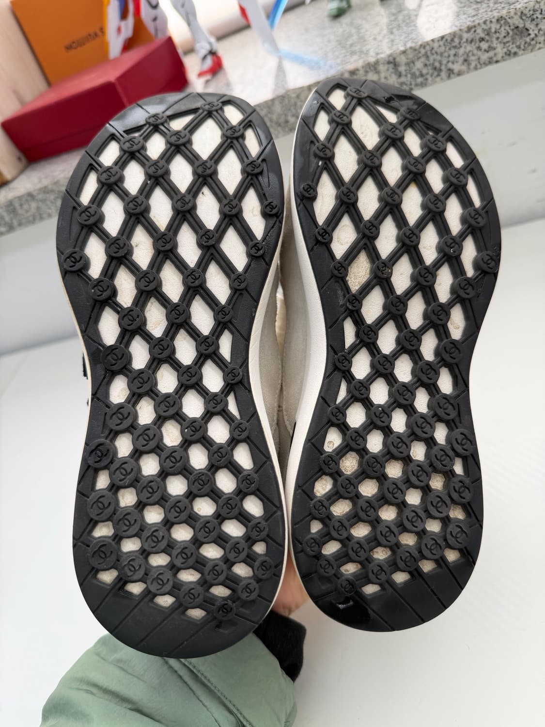 정품) 샤넬 웨이브 스웨이드 카프스킨 나일론 스니커즈 36 상품이미지9