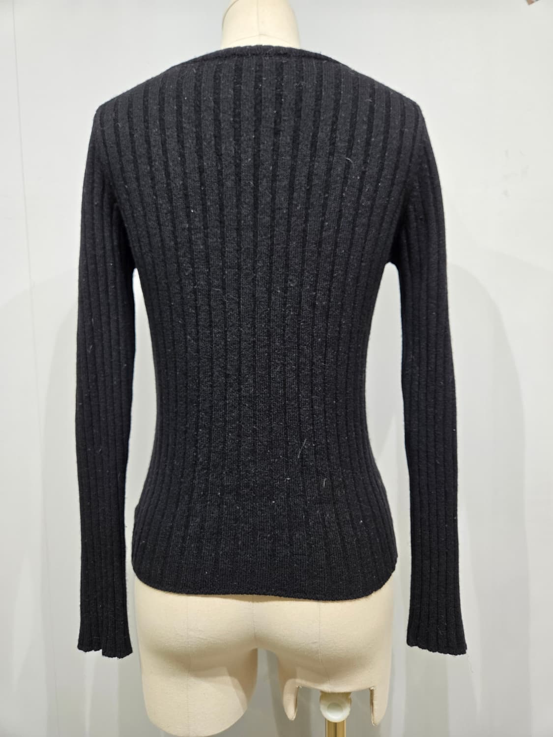 버버리 V넥 골지 니트 블랙 긴팔 상품이미지2