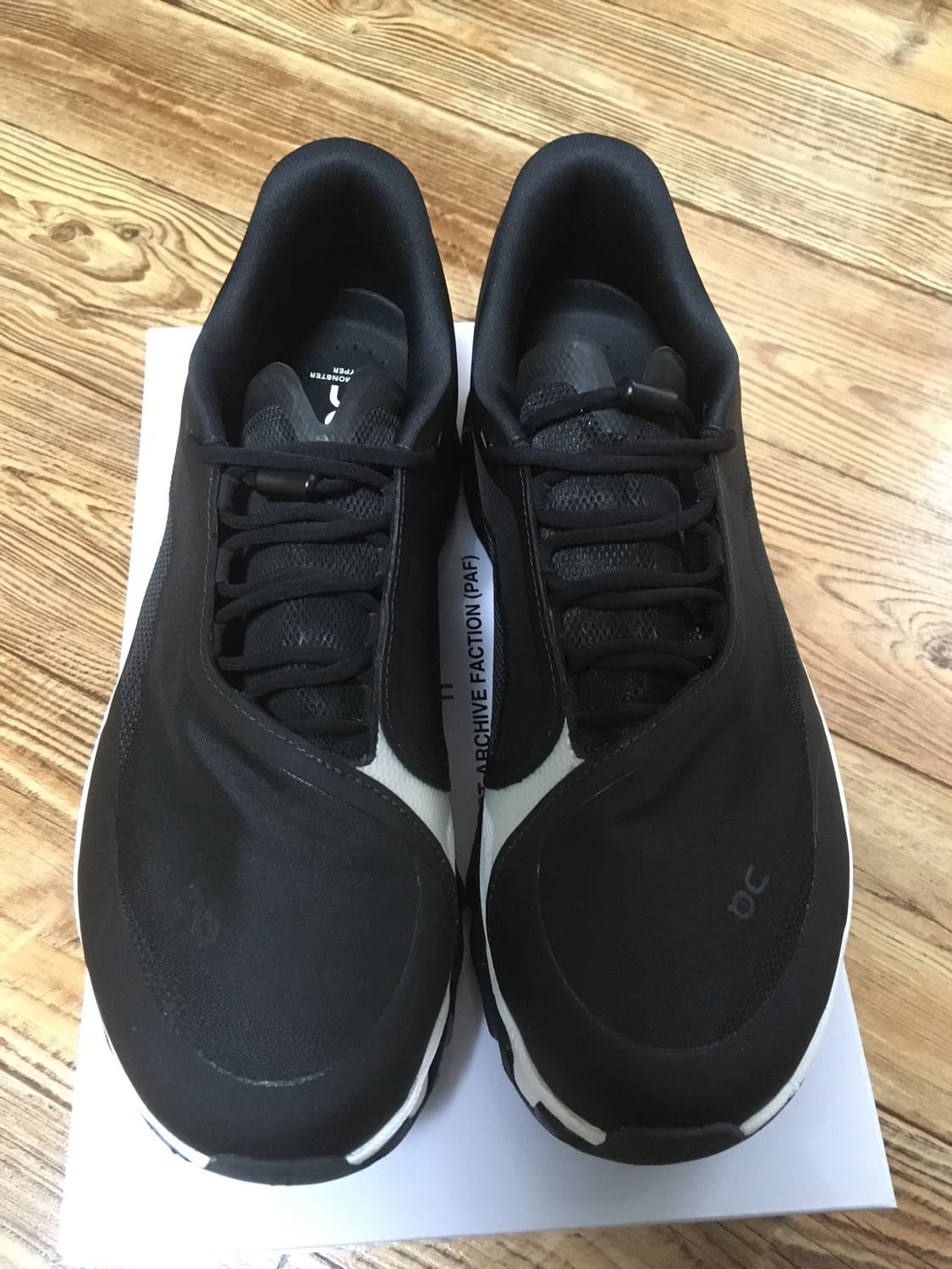 온러닝 파프 클라우드몬스터 하이퍼 블랙 판매합니다 상품이미지2