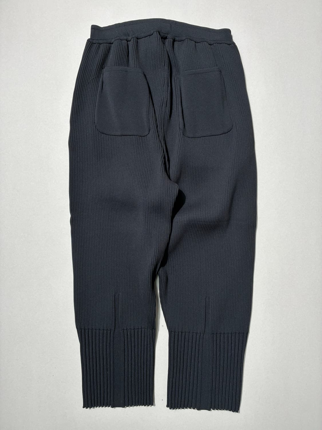 CFCL 플루티드 테이퍼드 팬츠 블랙 5사이즈 상품이미지4