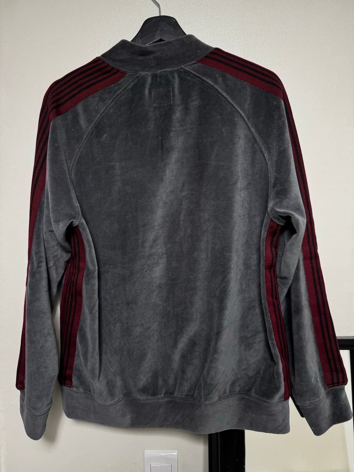 니들스 벨루어 트랙자켓 상품이미지3