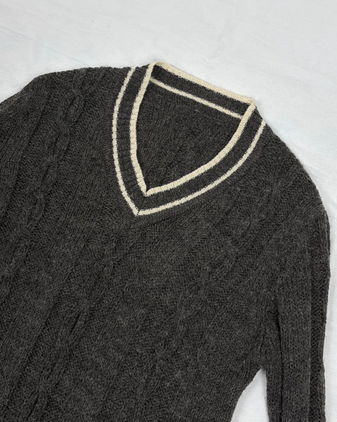 Soft Cable V-Neck Knit Top 상품이미지3