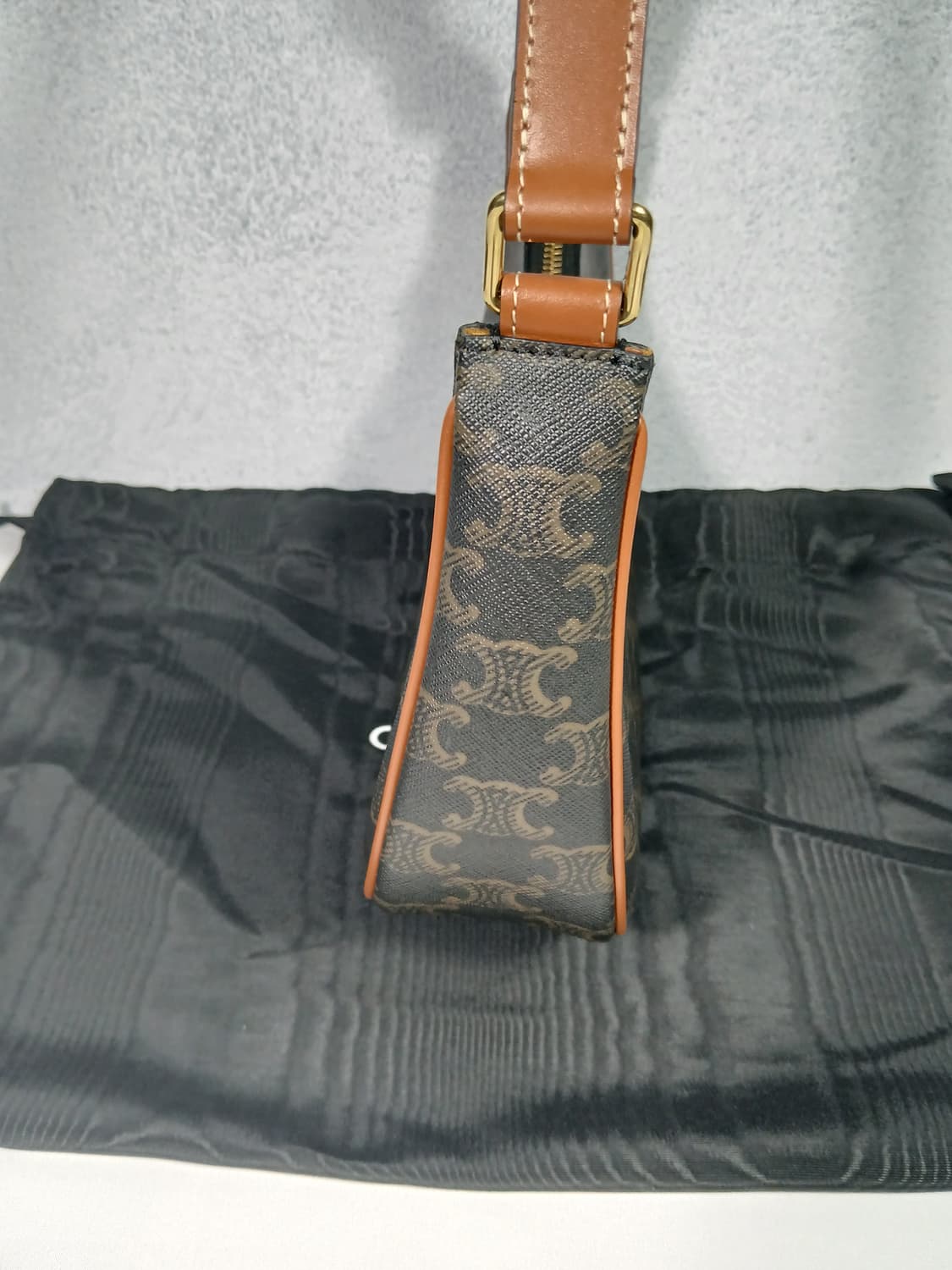 셀린느 아바 호보백 193952BZJ 상품이미지5