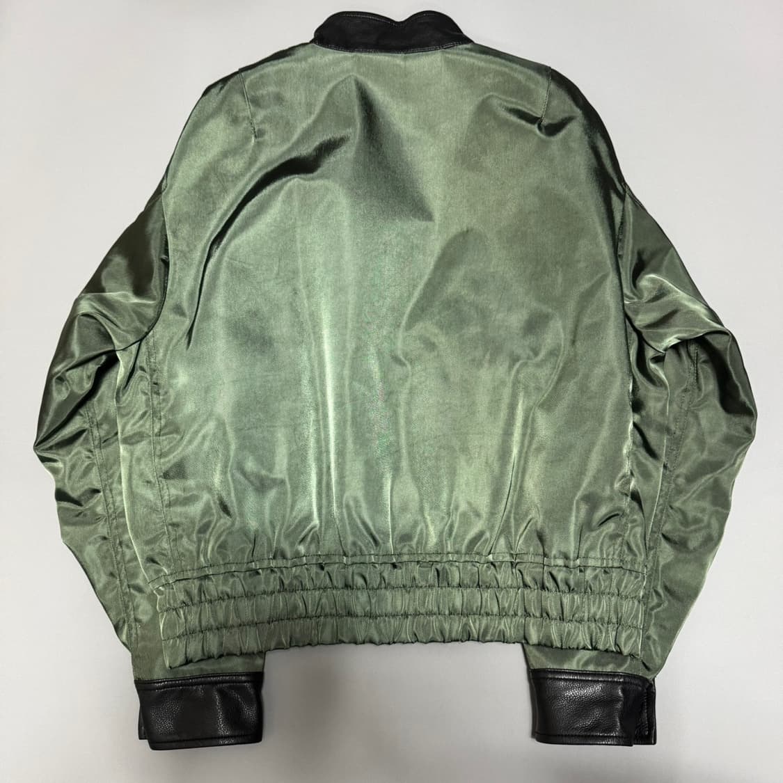 Oriens by 저널스탠다드 올리브컬러 에코레더 디테일 플라이트 자켓 상품이미지7