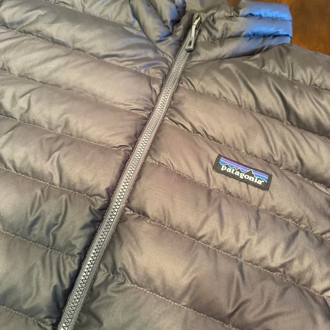 파타고니아 멘즈 경량패딩 그레이 상품이미지2
