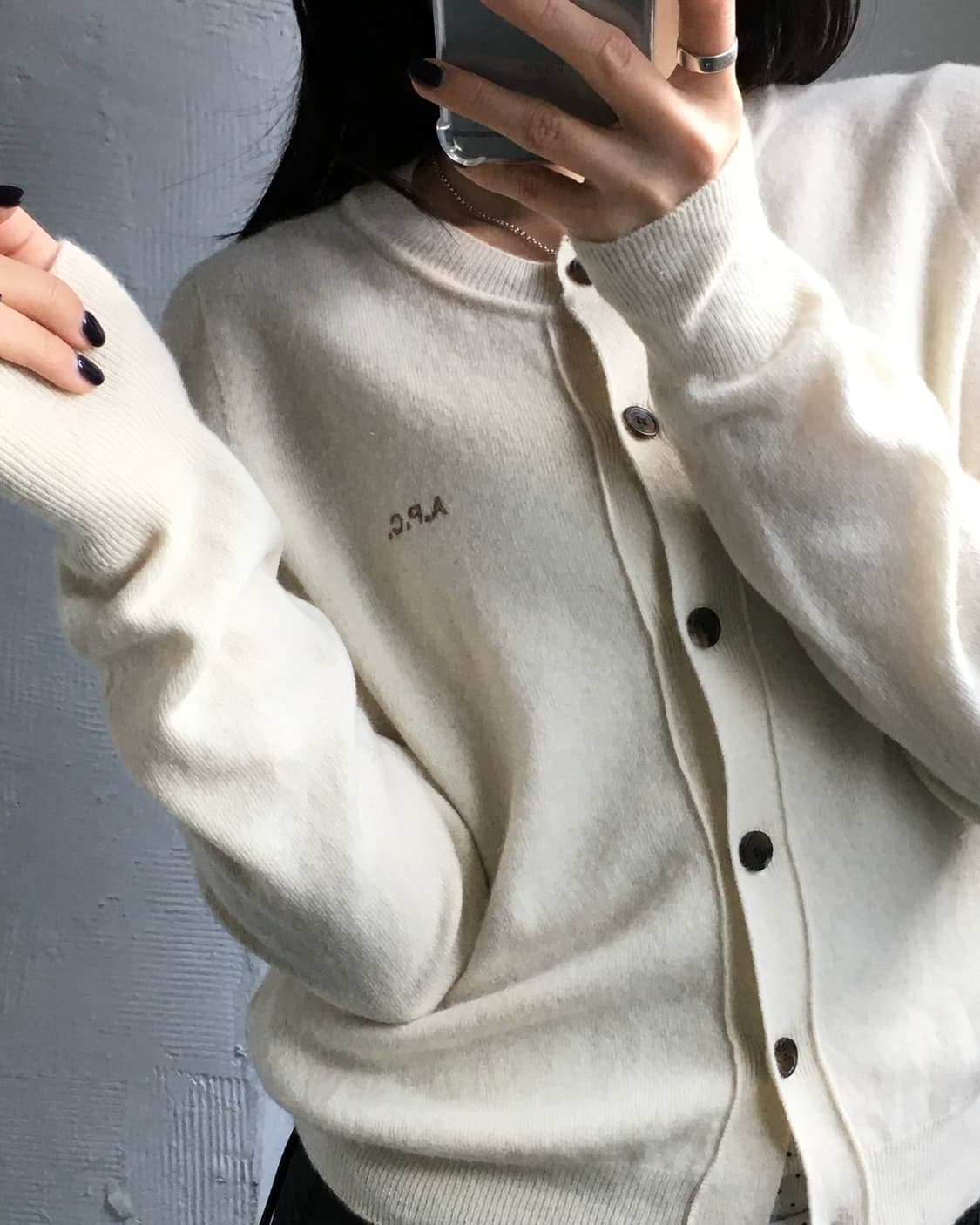 A.P.C. 아페쎄 캐시미어10 자수로고 아이보리컬러 라운드넥 가디건 상품이미지4