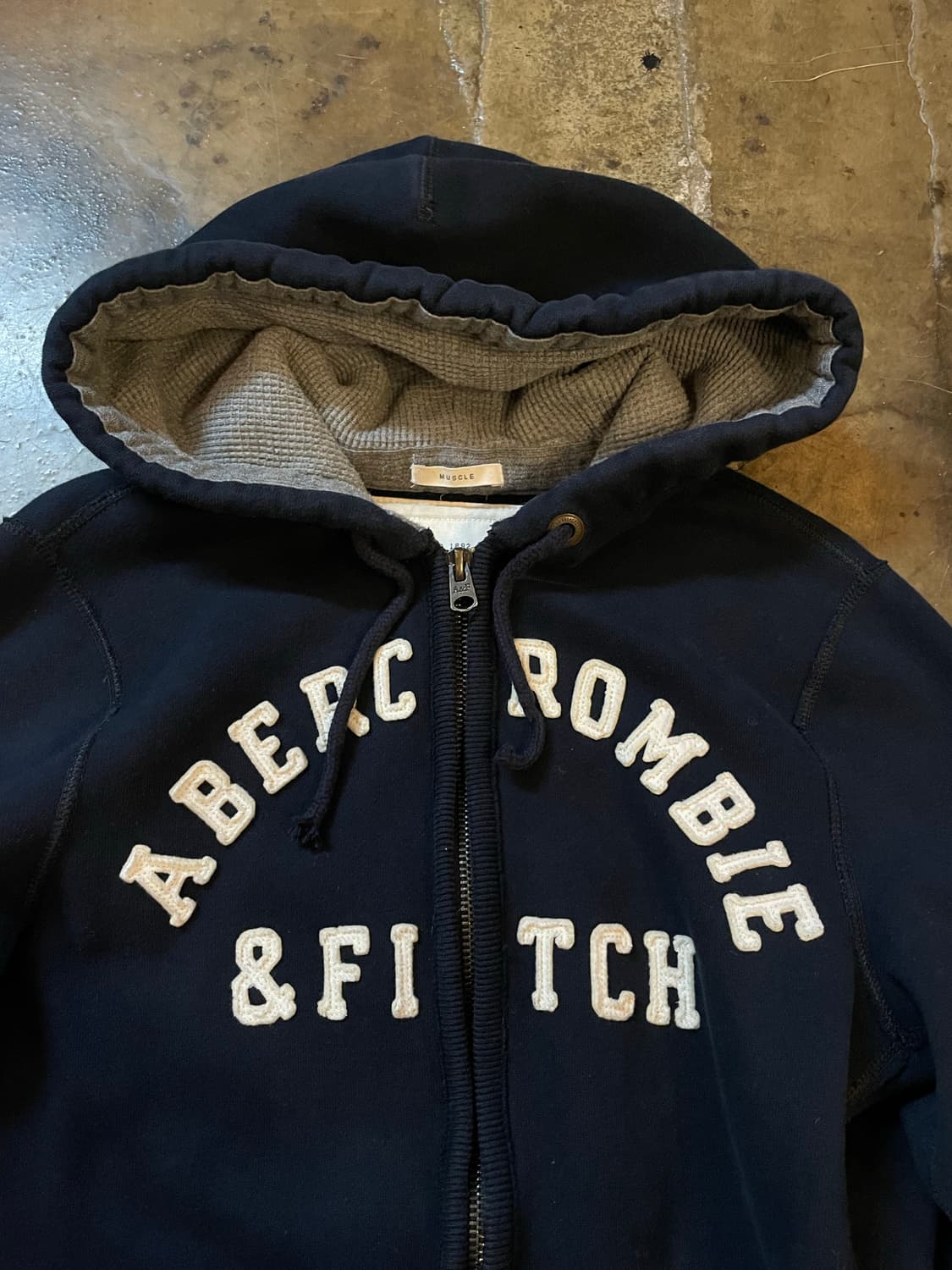 아베크롬비 & 피치 로고 다크네이비 후드 집업  상품이미지2