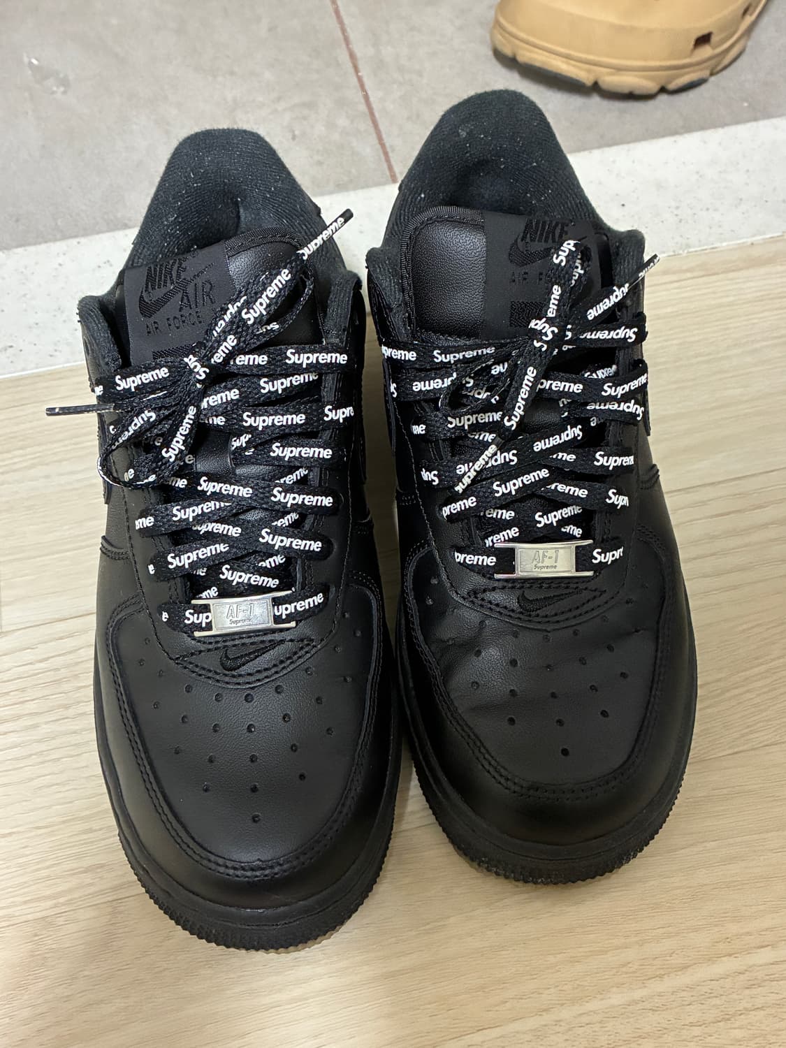 나이키 슈프림 에어포스 블랙 US4.5 (235) 상품이미지1