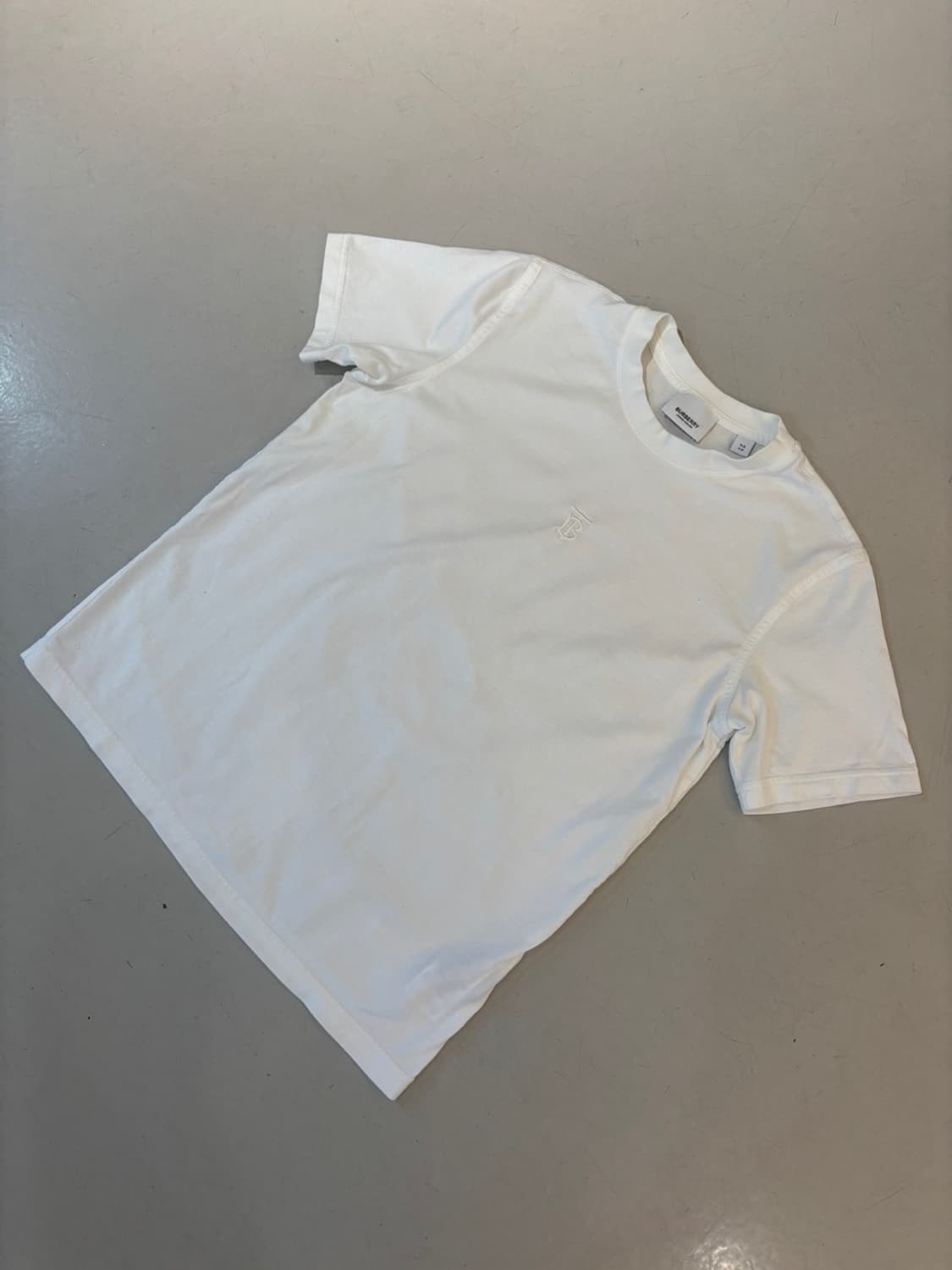 Burberry Round T 상품이미지3