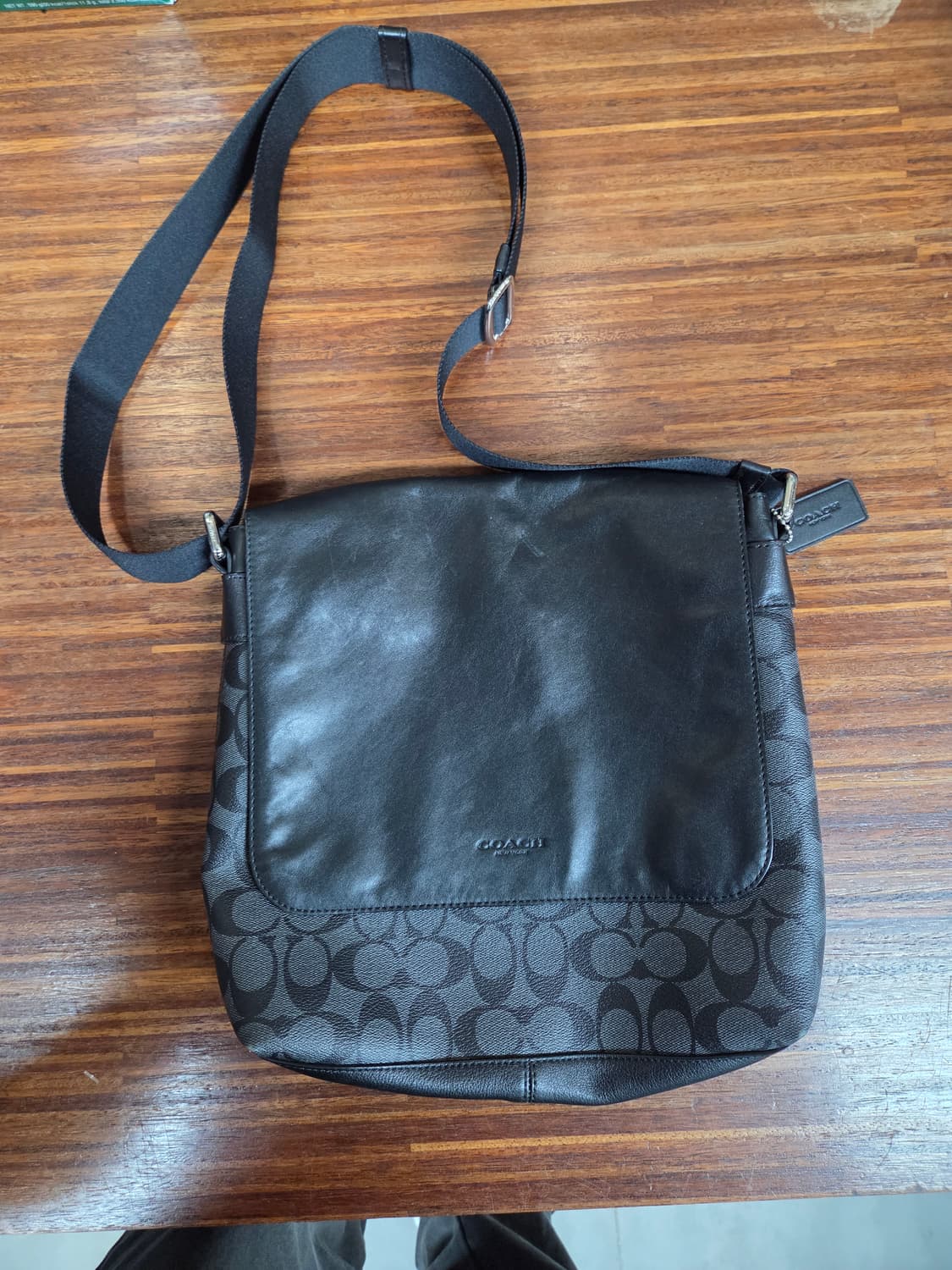 코치 찰스 메신저 크로스백 상품이미지1