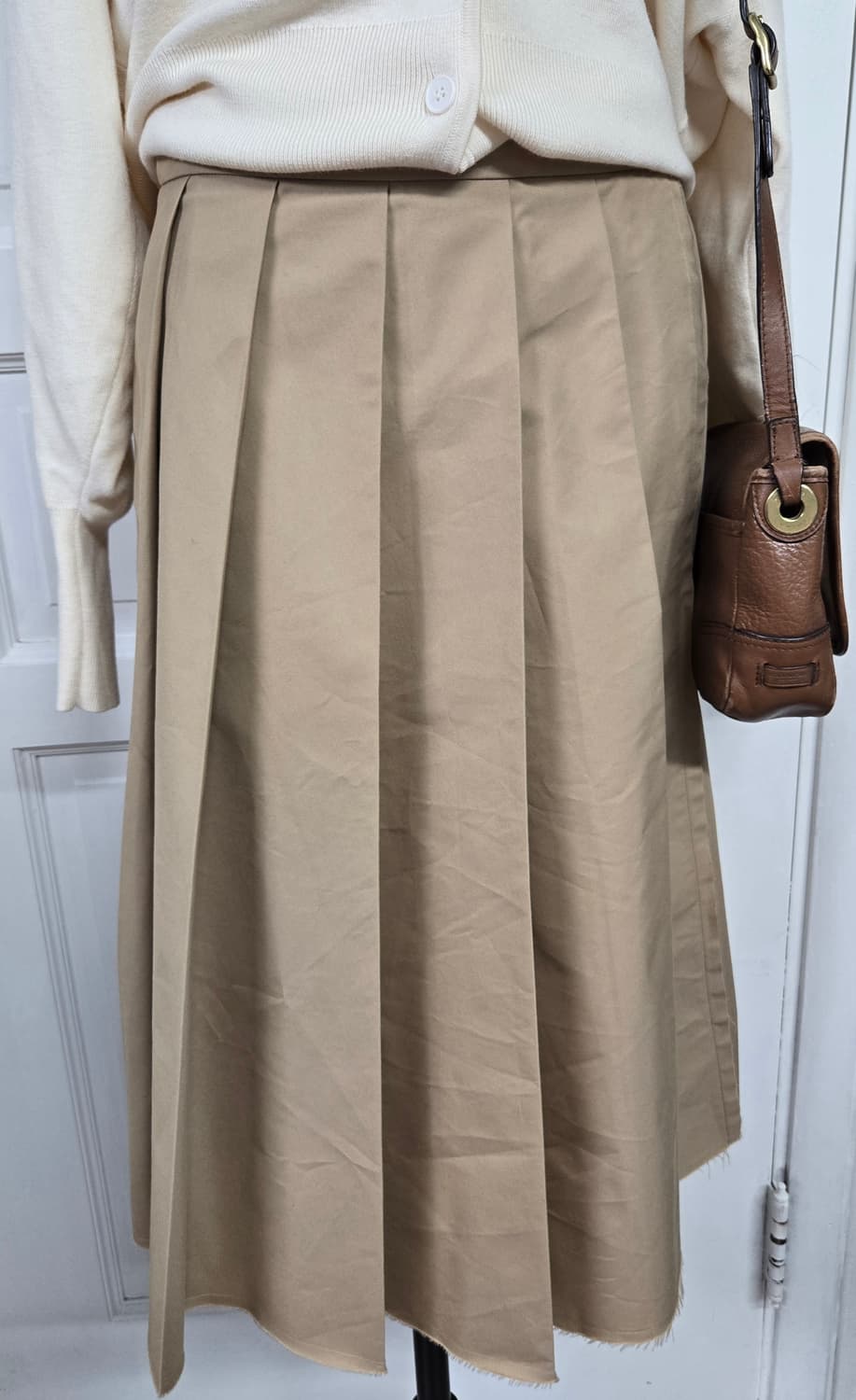 COS크림가디건/베이지 플리츠스커트 상품이미지8