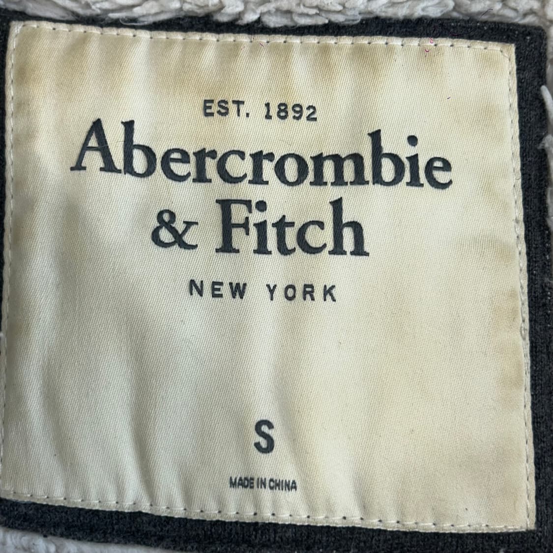 Abercrombie 아베크롬비 스펠아웃로고 퍼안감 차콜 후드집업  상품이미지5