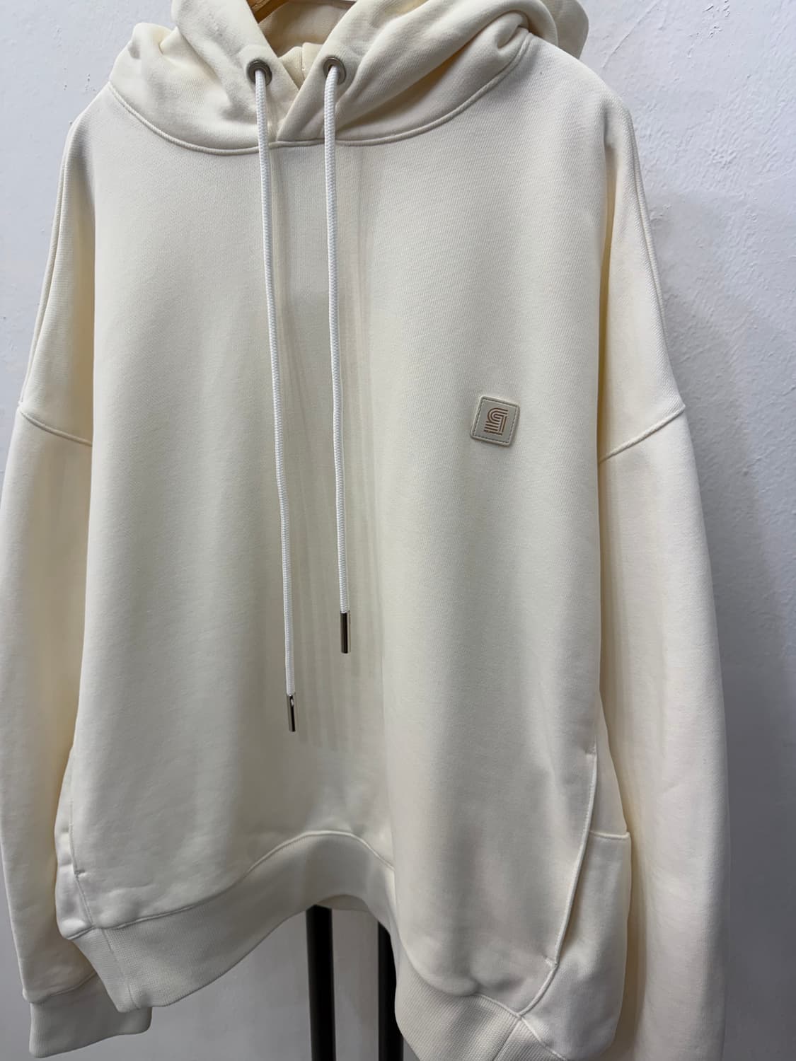 정품) 솔리드옴므 백로고 후드티 48 상품이미지3