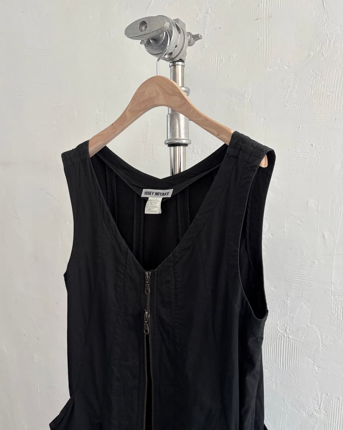 ISSEY MIYAKE 이세이미야케 블랙 슬리브리스 집업 원피스 상품이미지8