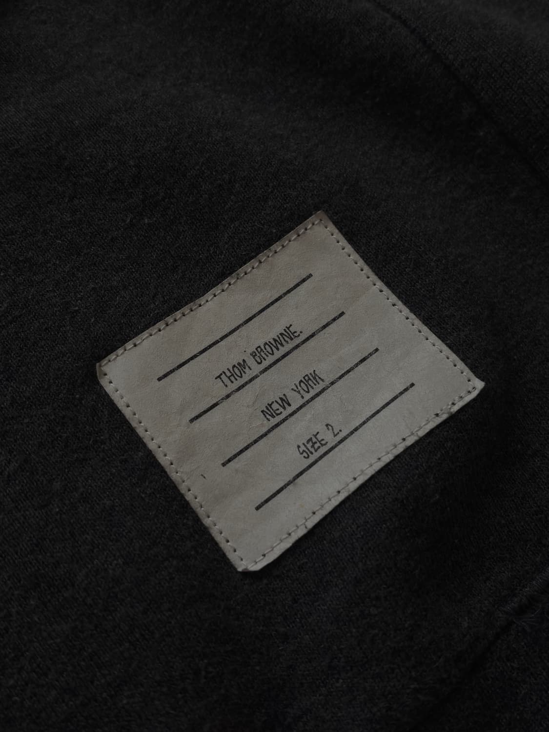 톰브라운 차콜 맨투맨 상품이미지2