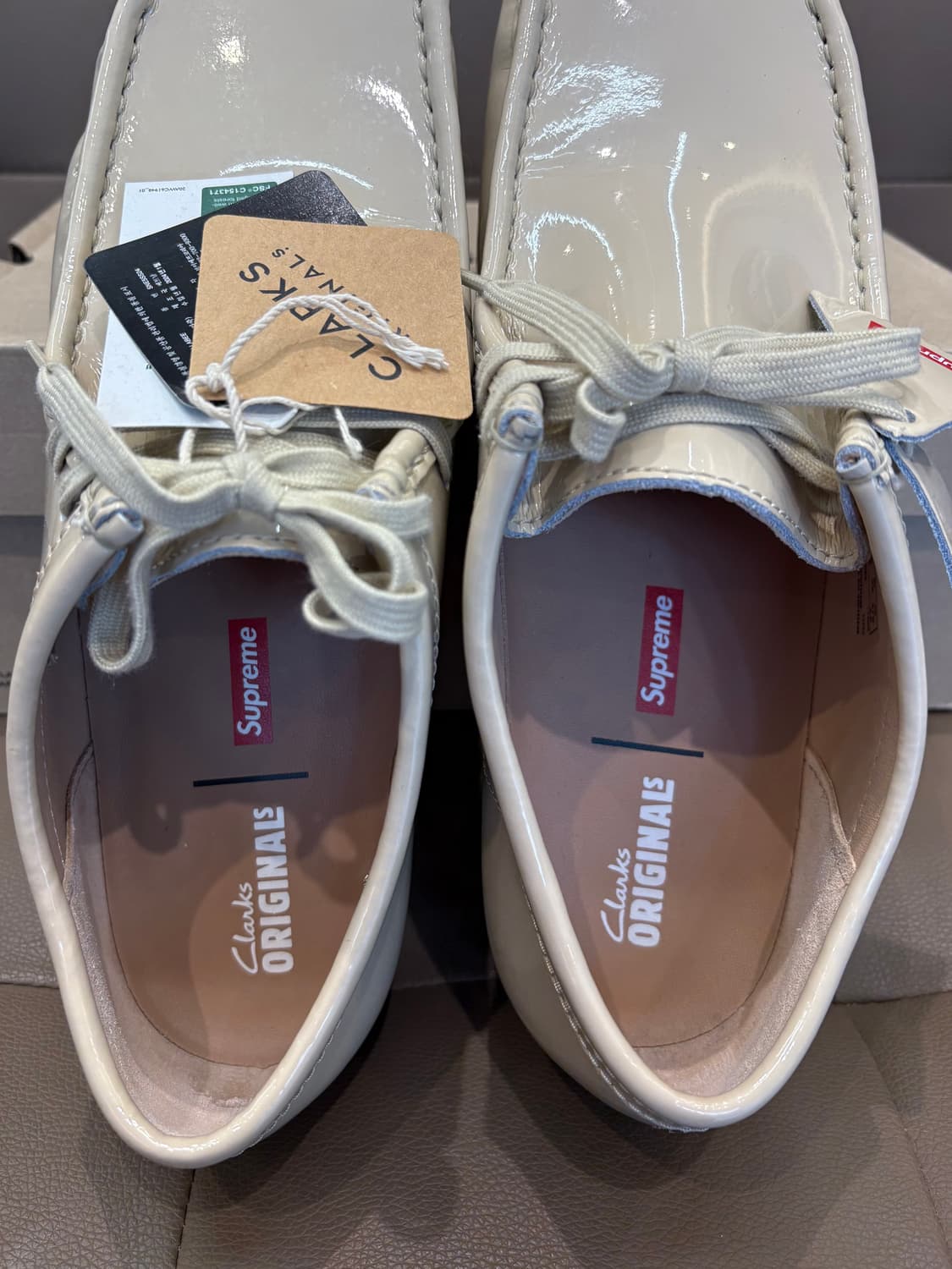 클락스 x 슈프림 페이턴트 레더 왈라비 상품이미지9