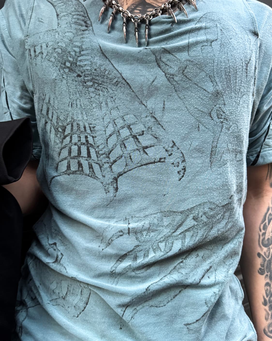 KOHSHIN SATOH Graphic slit detail T-shir 상품이미지3