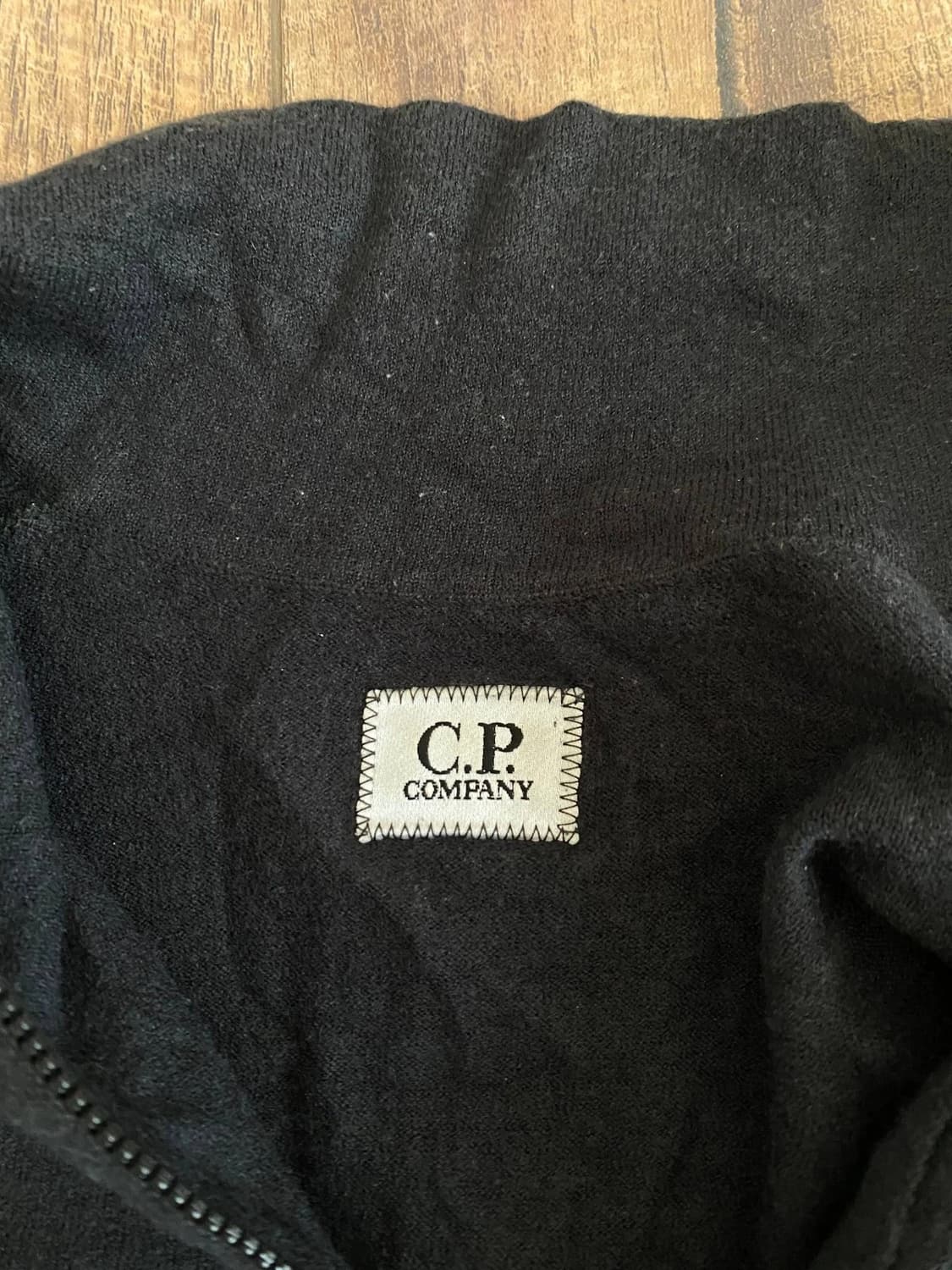 CP컴퍼니 하프 지퍼 렌즈 디테일 스웨터 상품이미지5
