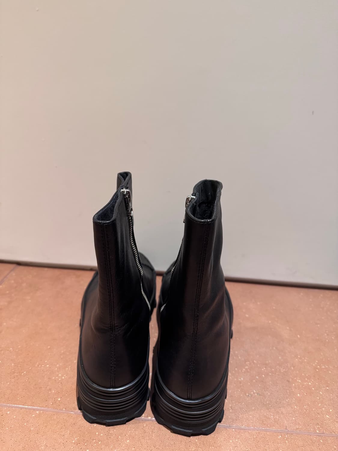 캠퍼랩 트랙토리 가죽 앵클 부츠 판매합니다. 상품이미지3