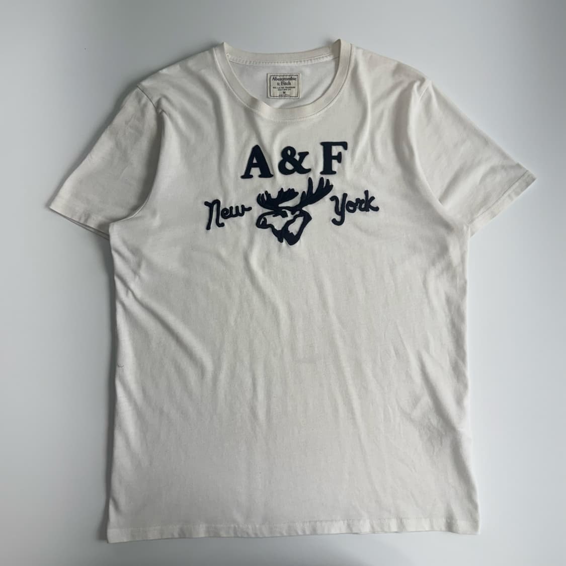 Abercrombie 아베크롬비 네이비 로고 화이트 반팔  상품이미지3