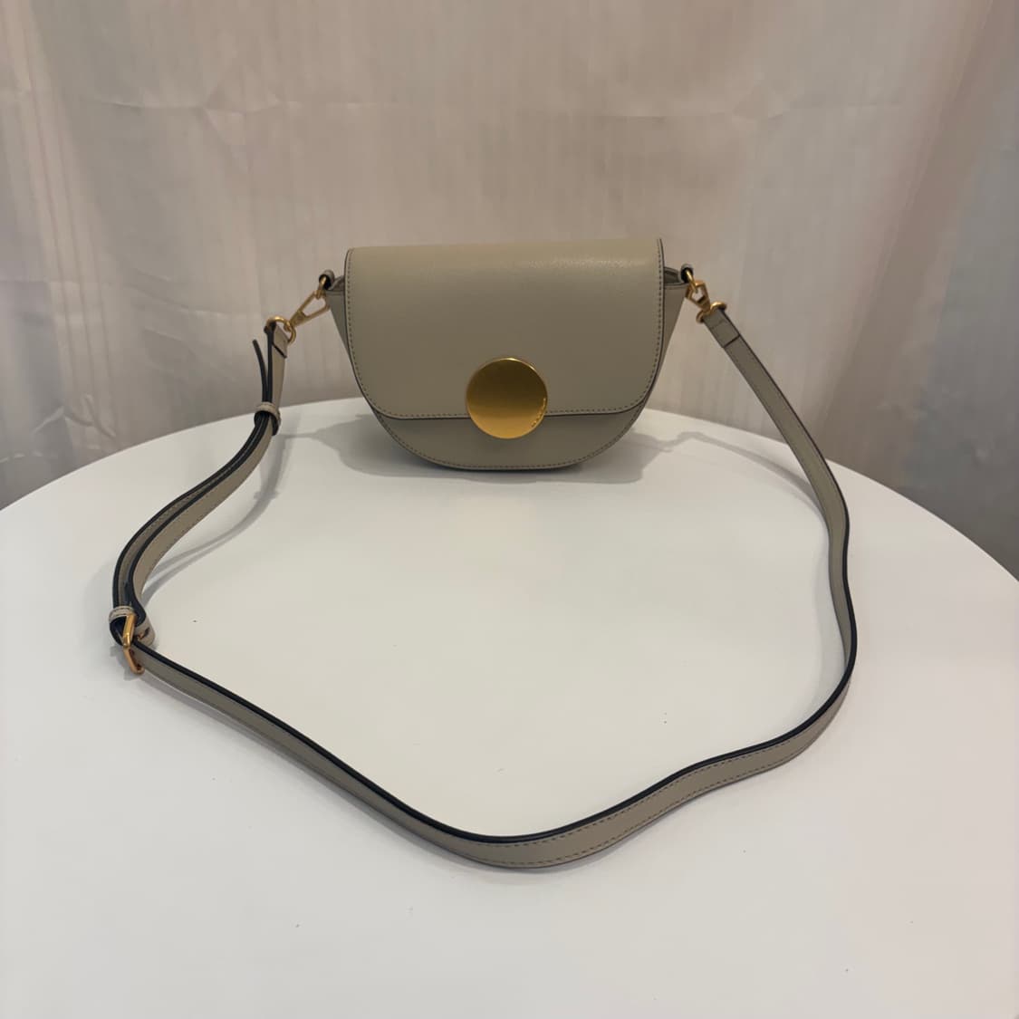 정품 오야니 로티새들 크로스백     상품이미지1