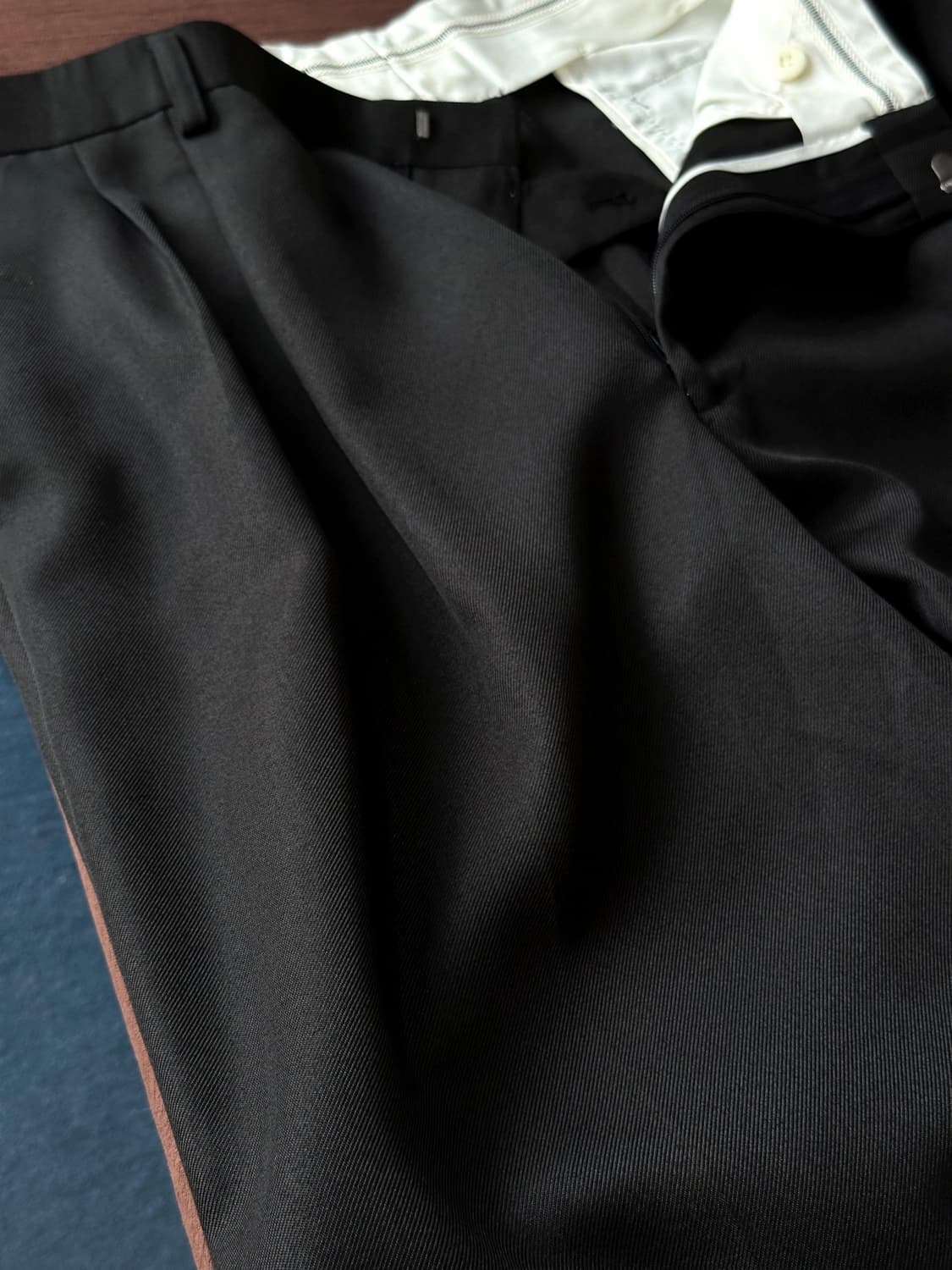 Poly twill fabric 2 pleats wide trousers 상품이미지10