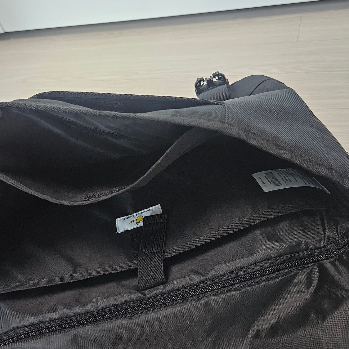 와릿이즌 매신저백 블랙 마크곤잘레스 상품이미지6