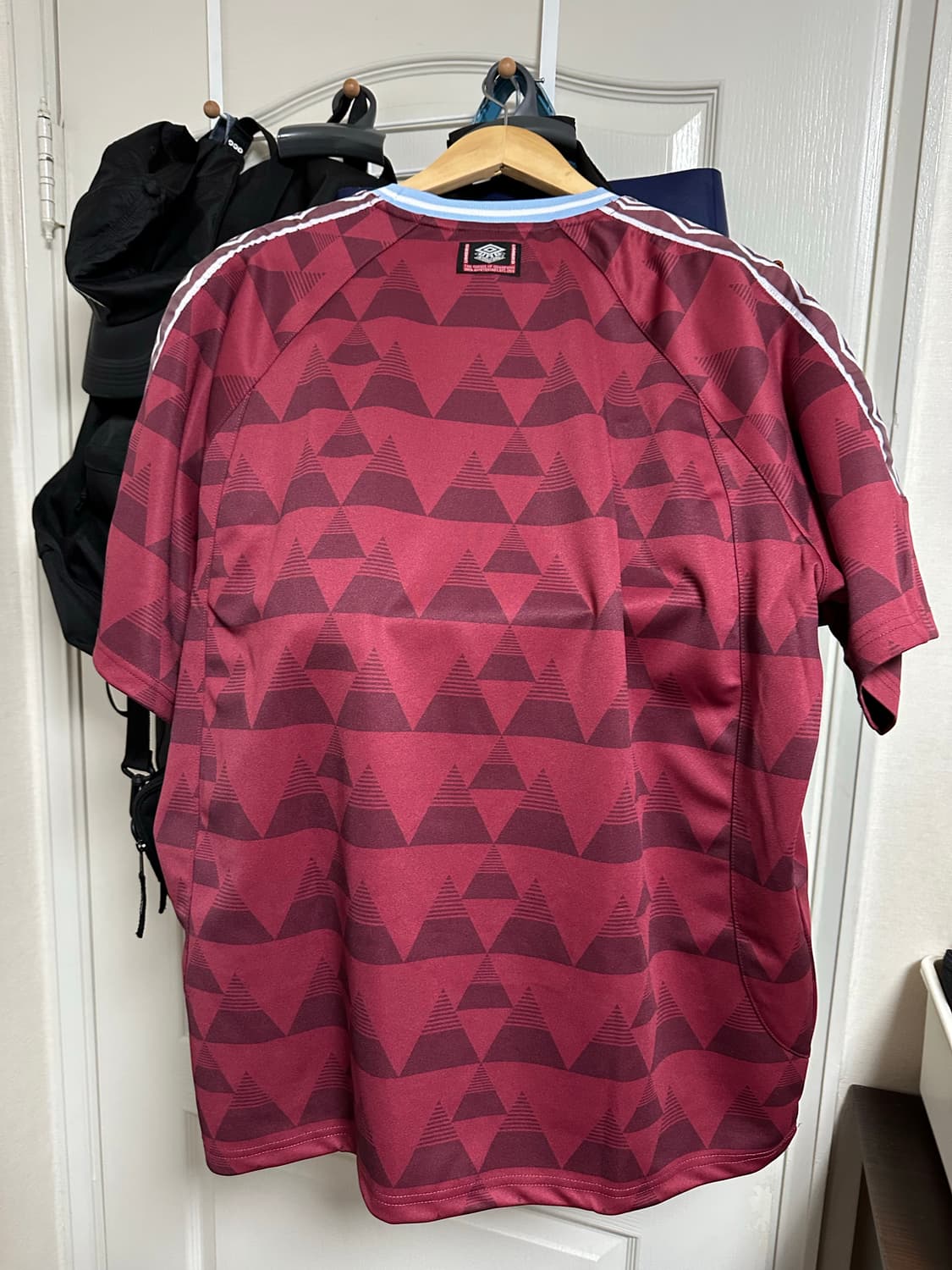 엄브로 반팔티 판매합니다~!! 상품이미지2