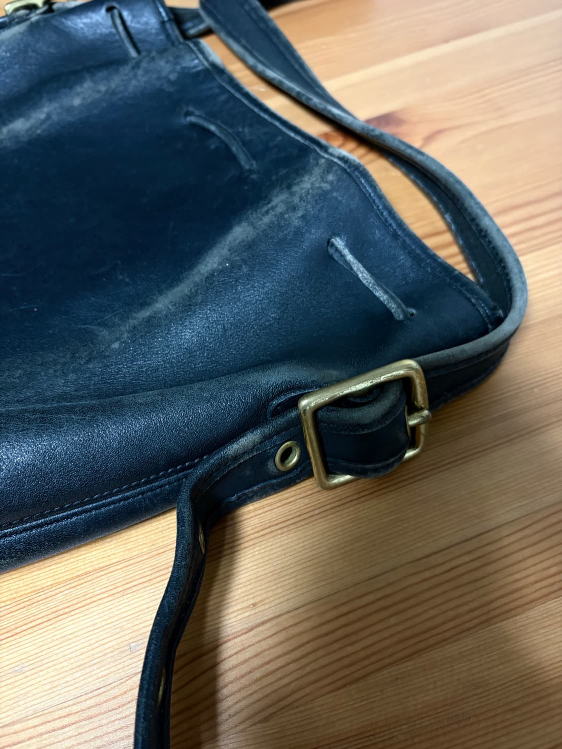 올드코치 블랙 가죽 크로스백 상품이미지5